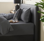 home-by-tempur_room-set-pillows-w-tray-plate-glass-anthracite-side_04-0034_1691595086-f2b848f9fbc028d387eeb29829d12ef5.jpg